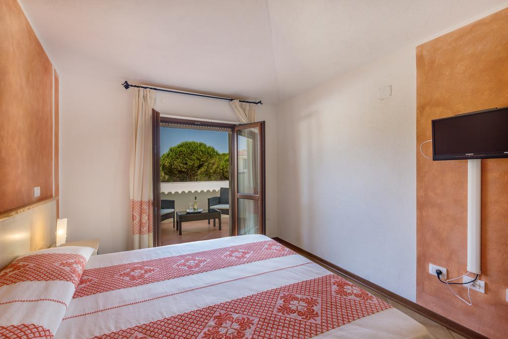 Hotel Petri Marini Aglientu Zimmer foto